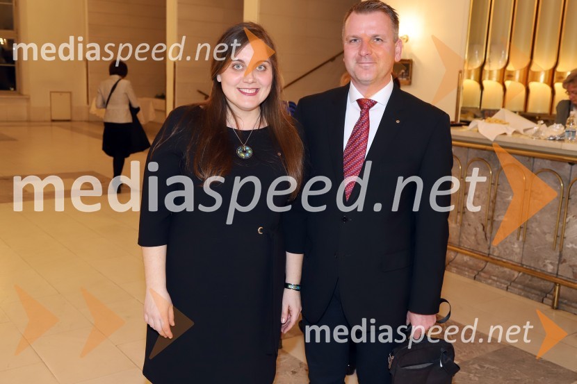  Urška Šitum Rečnik, zobozdravnica, Dentalni center Zobek; dr. Simon Rečnik, direktor farmacevtske družbe Lek, Trdni izdelki LendavaHumanitarni koncert Inner Wheel kluba Maribor