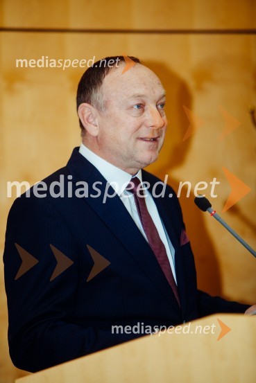  Stane Kocutar,  odgovorni urednik, novinar, mestni viničar in skrbnik Stare trteOb Rektorjevem dnevu podelili priznanja in nagrade Univerze v Mariboru