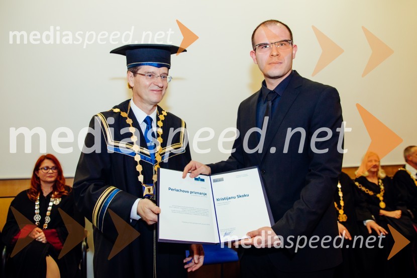 prof. dr. Zdravko Kačič, rektor Univerze v Mariboru;  Kristijan Skok, Medicinska fakulteta, Univerza v MariboruOb Rektorjevem dnevu podelili priznanja in nagrade Univerze v Mariboru