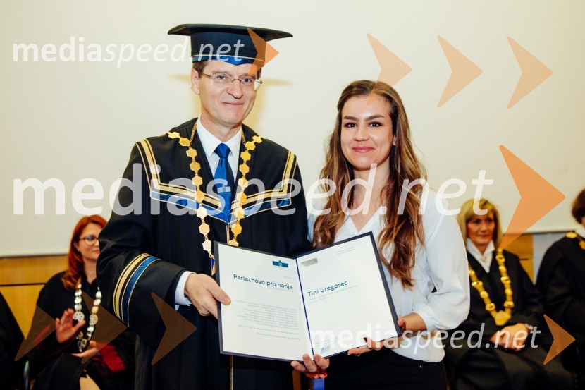 prof. dr. Zdravko Kačič, rektor Univerze v Mariboru;  Tina Gregorec, Oddelek za likovno umestno Pedagoške fakultete, Univerza v Mariboru Ob Rektorjevem dnevu podelili priznanja in nagrade Univerze v Mariboru