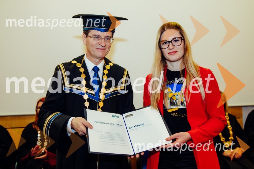 prof. dr. Zdravko Kačič, rektor Univerze v Mariboru;  Eva Hercog, Oddelek za likovno umetnost Pedagoške fakultete, Univerza v MariboruOb Rektorjevem dnevu podelili priznanja in nagrade Univerze v Mariboru