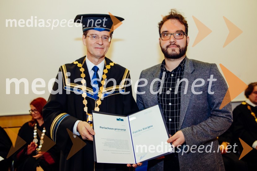 prof. dr. Zdravko Kačič, rektor Univerze v Mariboru;  Patrik Kociper, Oddelek za likovno umetnost Pedagoške fakultete, Univerza v MariboruOb Rektorjevem dnevu podelili priznanja in nagrade Univerze v Mariboru