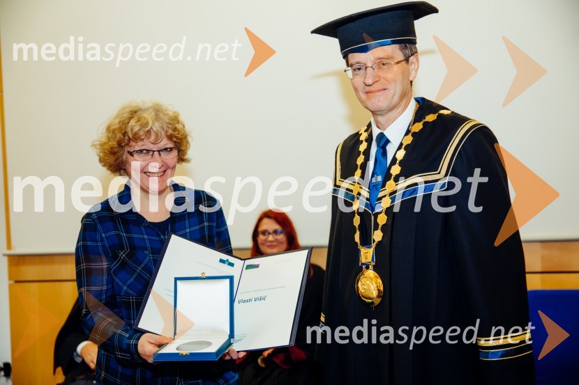  Vlasta Višić, Univerza v Mariboru; prof. dr. Zdravko Kačič, rektor Univerze v MariboruOb Rektorjevem dnevu podelili priznanja in nagrade Univerze v Mariboru