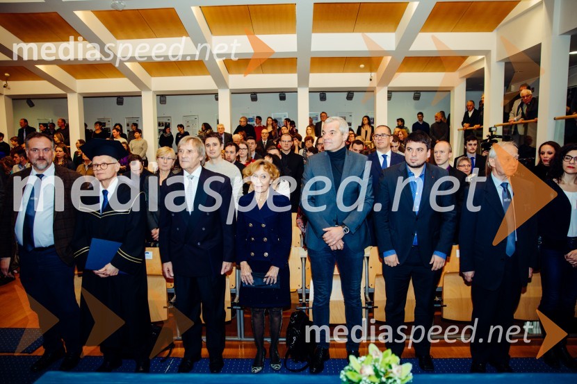  ... ; prof. dr. Heikki Ruskoaho; prof. dr. Dušan Radonjič, Ekonomsko - poslovna fakulteta v Mariboru, Univerza v Mariboru;  Tanja Radonjič;  Aleksander Saša Arsenovič, župan Mestne občine Maribor;  ... ;  ... Ob Rektorjevem dnevu podelili priznanja in nagrade Univerze v Mariboru