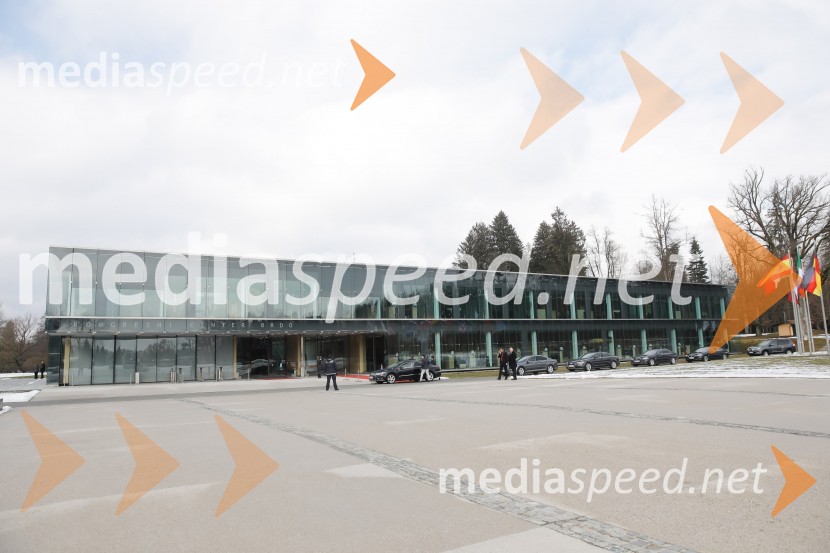 Pahor in Šarec priredila diplomatski zbor ob začetku letaPahor in Šarec gostila diplomatski zbor