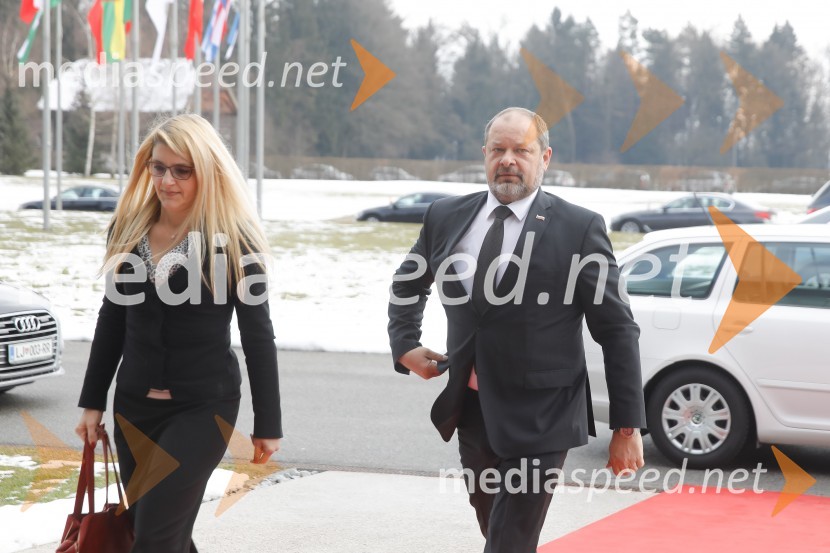  ... ;  Alojz  Kovšca, predsednik Državnega sveta Republike SlovenijePahor in Šarec gostila diplomatski zbor