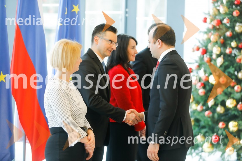  Barbara Iskra Šarec;  Marjan  Šarec, predsednik Vlade Republike Slovenije;  ... Pahor in Šarec gostila diplomatski zbor