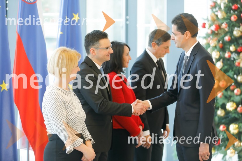  Barbara Iskra Šarec;  Marjan  Šarec, predsednik Vlade Republike Slovenije;  Tanja Pečar, odvetnica;  Borut Pahor, predsednik Republike Slovenije;  ... Pahor in Šarec gostila diplomatski zbor