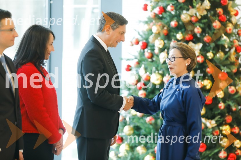  Tanja Pečar, odvetnica;  Borut Pahor, predsednik Republike Slovenije;  ... Pahor in Šarec gostila diplomatski zbor