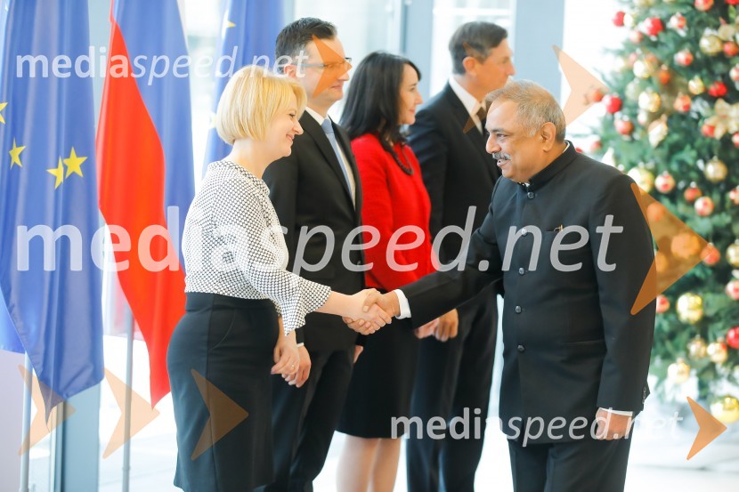  Barbara Iskra Šarec;  Marjan  Šarec, predsednik Vlade Republike Slovenije;  ... Pahor in Šarec gostila diplomatski zbor