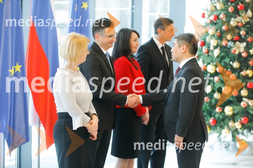  Barbara Iskra Šarec;  Marjan  Šarec, predsednik Vlade Republike Slovenije;  Tanja Pečar, odvetnica;  Borut Pahor, predsednik Republike Slovenije;  ... Pahor in Šarec gostila diplomatski zbor