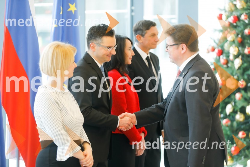 Barbara Iskra Šarec;  Marjan  Šarec, predsednik Vlade Republike Slovenije;  Tanja Pečar, odvetnica;  Borut Pahor, predsednik Republike Slovenije;  ... Pahor in Šarec gostila diplomatski zbor