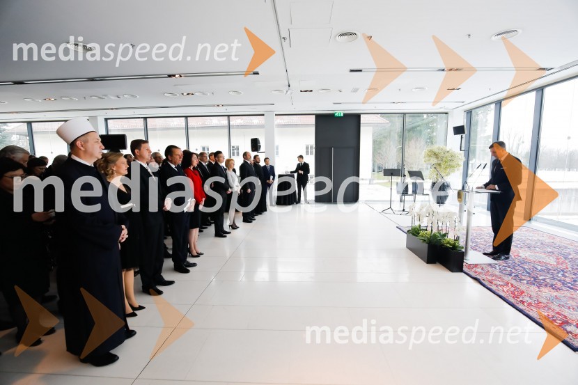 Pahor in Šarec priredila diplomatski zbor ob začetku letaPahor in Šarec gostila diplomatski zbor