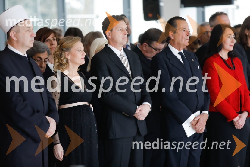 prof. dr. Miro Cerar, nekdanji predsednik Vlade Republike Slovenije, minister za zunanje zadeve RS, predsednik SMC;  ... ;  Tanja Pečar, odvetnicaPahor in Šarec gostila diplomatski zbor