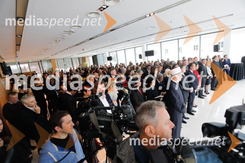 Pahor in Šarec priredila diplomatski zbor ob začetku letaPahor in Šarec gostila diplomatski zbor