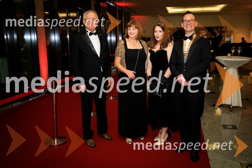  Franci Mugerle, nekdanji  predsednik Rotary kluba Ljubljana;  Meta Mugerle;  Neža Časl Škodič, IZS;  Edvard Škodič, Rotary klub Ljubljana30. veliki rotarijski ples