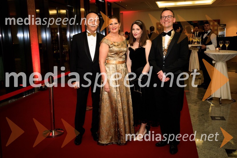  Frane Praprotnik, podjetnik;  Polona  Praprotnik;  Neža Časl Škodič, IZS;  Edvard Škodič, Rotary klub Ljubljana30. veliki rotarijski ples