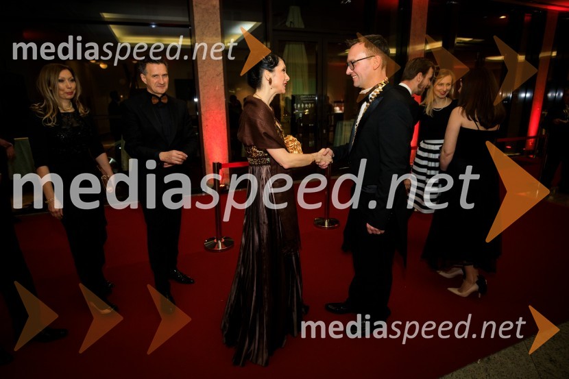  Milan Martin Cvikl,  član Sveta direktorjev Evropske banke za obnovo in razvoj (EBRD); Dr. Jerca Legan Cvikl, antropologinja;  Edvard Škodič, Rotary klub Ljubljana30. veliki rotarijski ples