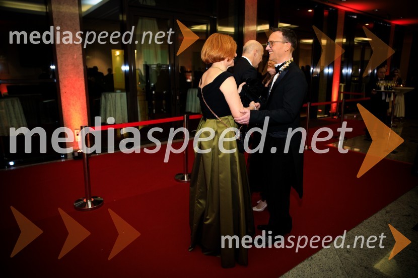  Polonca Truden Dobrin, zdravnica;  Edvard Škodič, predsednik Rotary klub Ljubljana 2018/201930. veliki rotarijski ples