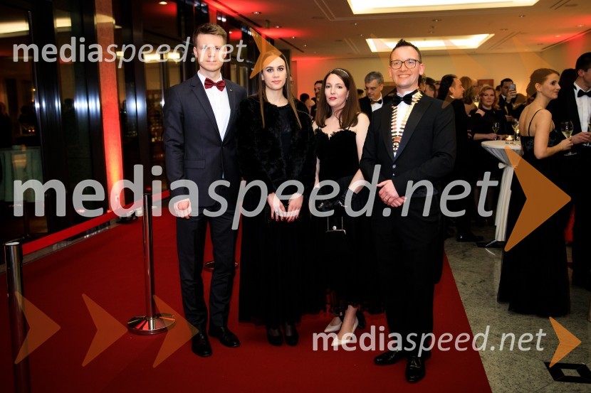 Matej Gostiša, Rotaract klub Ljubljana;  Eva Rupert;  Neža Časl Škodič, IZS;  Edvard Škodič, predsednik Rotary klub Ljubljana 2018/201930. veliki rotarijski ples