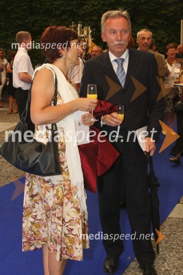 France Arhar, predsednik uprave UniCredit Bank s soprogoGala koncert ob jubileju RTV Slovenija