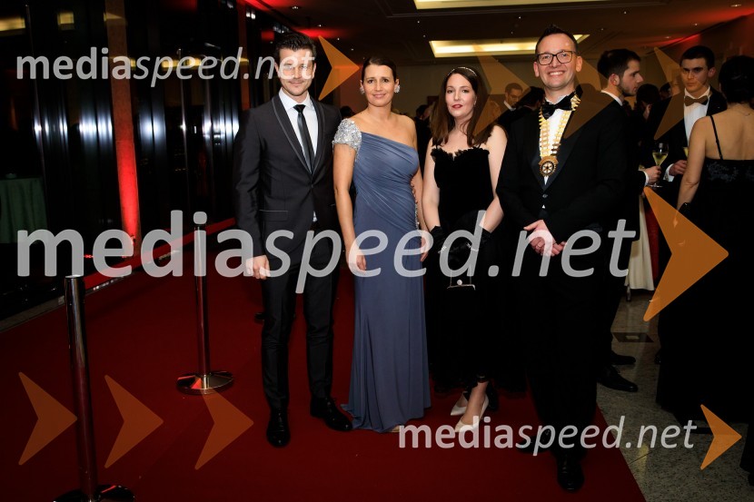  Boštjan Romih, televizijski in radijski voditelj;  Lara Romih, arhitektka;  Neža Časl Škodič, IZS;  Edvard Škodič, predsednik Rotary klub Ljubljana 2018/201930. veliki rotarijski ples