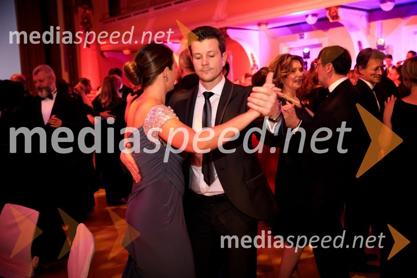  Lara Romih, arhitektka;  Boštjan Romih, televizijski in radijski voditelj30. veliki rotarijski ples