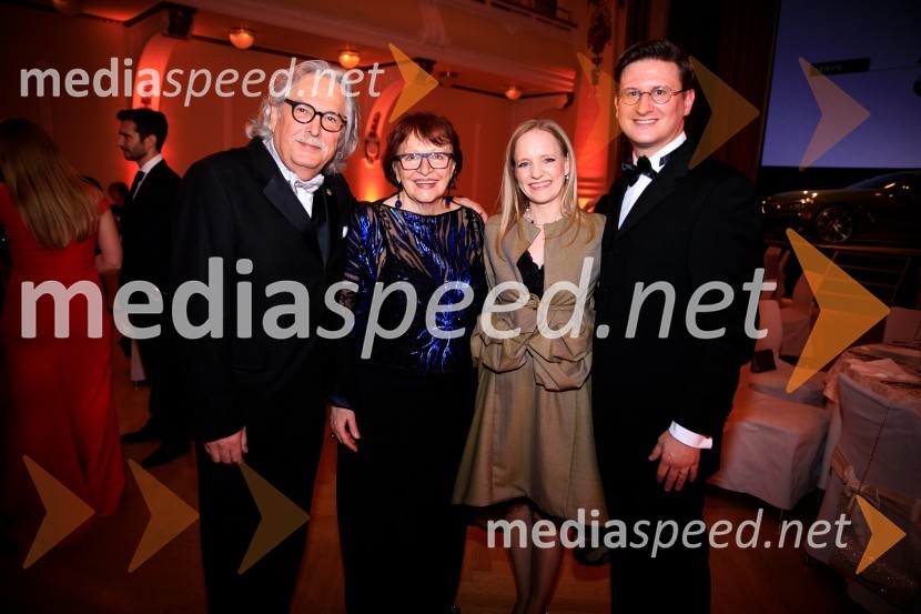 prof. Vladimir Pezdirc, ALUO, Univerza v Ljubljani;  Nataša Pezdirc, IW Ljubljana;  Eva Kukovec;  Damjan Kukovec, sodnik, Splošno sodišče Evropske unije, SEU30. veliki rotarijski ples