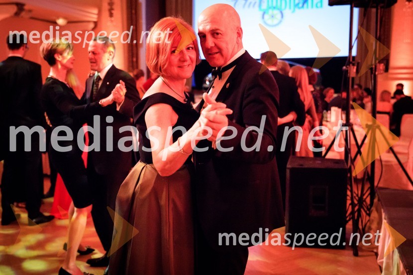  Polonca Truden Dobrin, zdravnica;  Miha Dobrin, arhitekt, nekdanji predsednik Rotary kluba Ljubljana30. veliki rotarijski ples