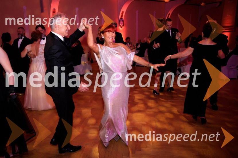  Tone  Glavan, podjetnik;  Maruša Glavan, podjetnica30. veliki rotarijski ples