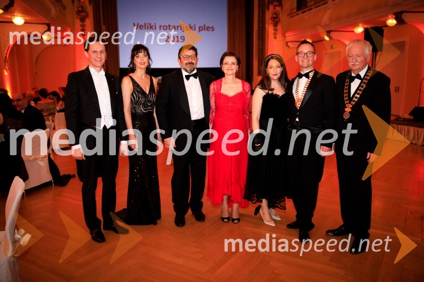  ... ;  ... ;  ... ;  ... ;  Neža Časl Škodič, IZS;  Edvard Škodič, predsednik Rotary klub Ljubljana 2018/2019;  Janez Lipec,  guverner Rotary Slovenije in Makedonije30. veliki rotarijski ples