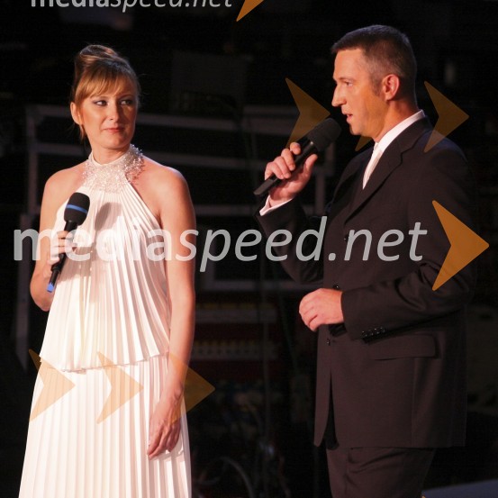 Nataša Benčič in Robi Mozetič, voditelja na TV KoperGala koncert ob jubileju RTV Slovenija