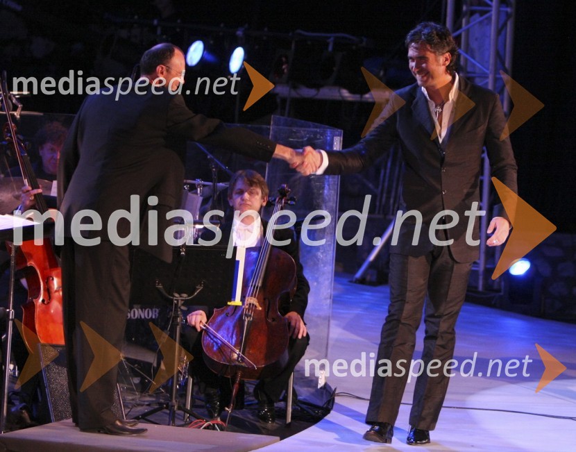 Lojze Krajnčan, dirigent Big Band RTV Slovenija in Jan Plestenjak, pevecGala koncert ob jubileju RTV Slovenija