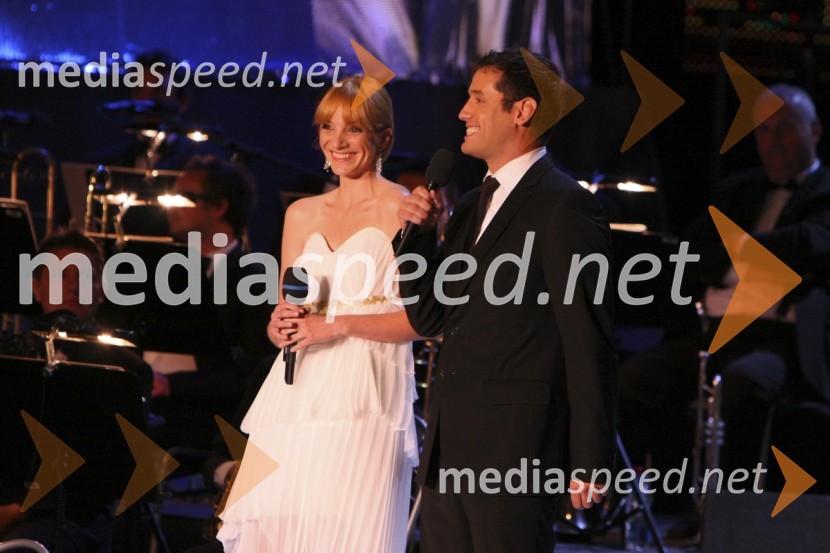 Mojca Mavec in Peter Poles, televizijska voditeljaGala koncert ob jubileju RTV Slovenija