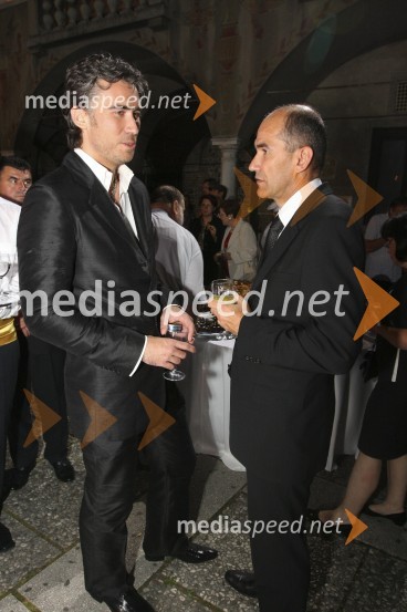 Jan Plestenjak, pevec in Janez Janša, predsednik Vlade RSGala koncert ob jubileju RTV Slovenija