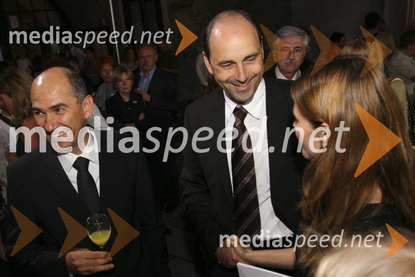 Janez Janša, predsednik Vlade RS, Matjaž Kovačič, predsednik uprave NKBM in Urška Bačovnik, zaročenka Janeza JanšeGala koncert ob jubileju RTV Slovenija