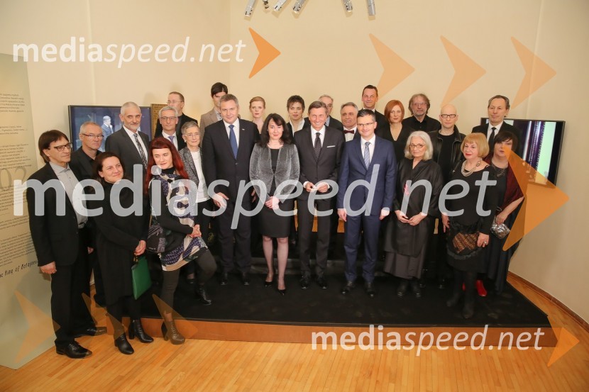  ... ;  ... ;  ... ;  ... ;  ... ; dr. Jernej Pikalo, minister za izobraževanje, znanost in šport  RS;  Marta Pihlar;  Jure Jakob, pesnik, prejemnik nagrade Prešernovega sklada 2019;  Dejan Židan, predsednik Državnega zbora Republike Slovenije;  Maruša Majer, igralka, prejemnica nagrade Prešernovega sklada 2019;  Tanja Pečar, odvetnica;  Martina Batič, dirigentka, prejemnica nagrade Prešernovega sklada 2019;  Borut Pahor, predsednik Republike Slovenije;  Tomaž Svete, skladatelj in dirigent, prejemnik nagrade Prešernovega sklada 2019;  Marjan  Šarec, predsednik Vlade Republike Slovenije;  ... ;  Tina Gregorič, arhitektka, prejemnica nagrade Prešernovega sklada 2019;  Bjanka Adžić Ursulov, kostumografinja, prejemnica Prešernove nagrade za življenjsko delo 2019;  Vinko Möderndorfer, pisatelj, pesnik, režiser, dramatik;  Aljoša Dekleva, arhitekt, prejemnik nagrade Prešernovega sklada 2019;  ... ;  ... ;  ... Prešernova nagrajenca sta Bjanka Adžić Ursulov in Filip Robar Dorin