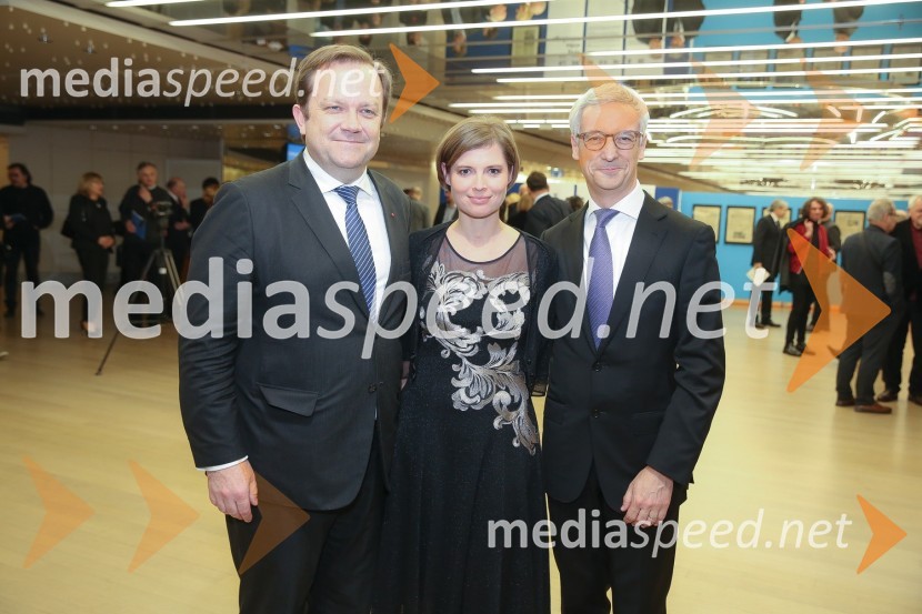  Dejan Prešiček, nekdanji minister za kulturo RS;  Liza Hawlina Prešiček; dr. Jernej Pikalo, minister za izobraževanje, znanost in šport  RSPrešernova nagrajenca sta Bjanka Adžić Ursulov in Filip Robar Dorin