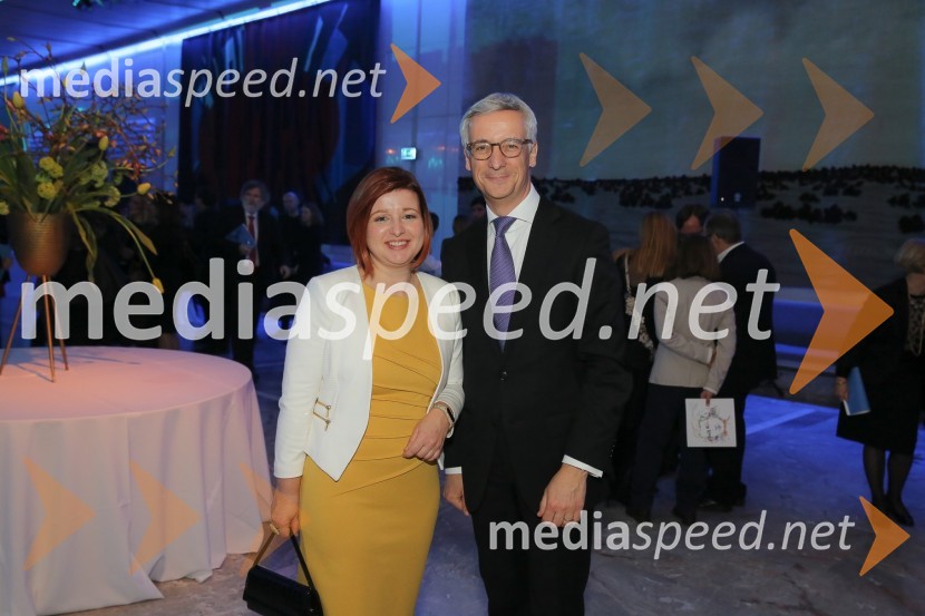  ... ; dr. Jernej Pikalo, minister za izobraževanje, znanost in šport  RSPrešernova nagrajenca sta Bjanka Adžić Ursulov in Filip Robar Dorin