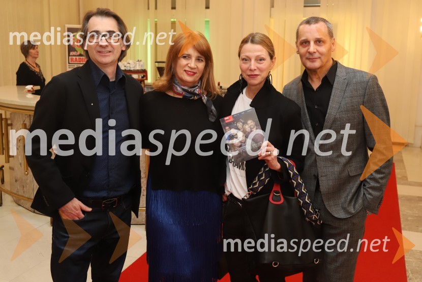  Aleksandar  Popovski, umetniški direktor Drame SNG Maribor;  ... ;  Nataša Matjašec Rošker, igralka;  Danilo Rošker, direktor SNG MariborPopolni tujci, premiera predstave