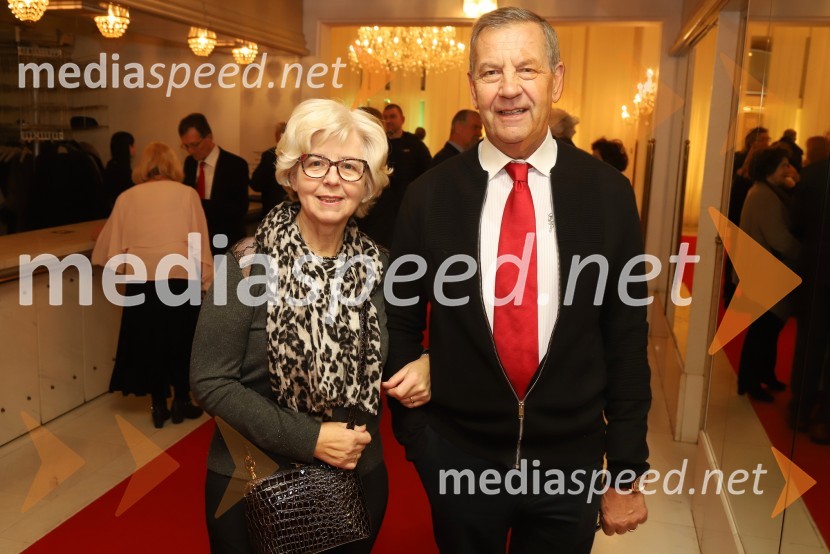 Popolni tujci, premiera predstave