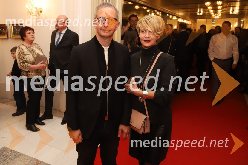 Popolni tujci, premiera predstave