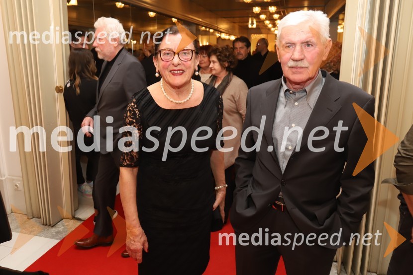  Dunja Bezjak;  Branko Bezjak, nekdanji direktor, SwatyPopolni tujci, premiera predstave