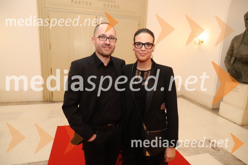  Gregor Reichenberg, arhitekt;  Emina  KorenPopolni tujci, premiera predstave