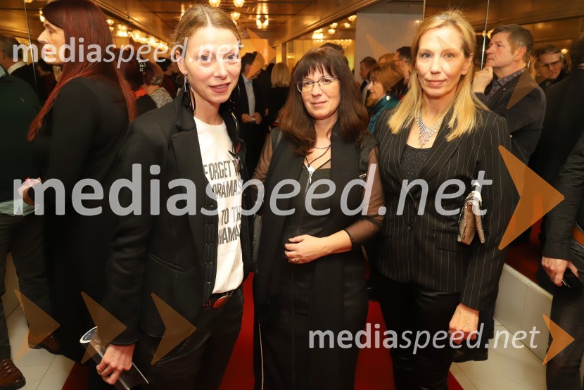  Nataša Matjašec Rošker, igralka;  Mia Miše;  Vilma Štritof, dramaturginjaPopolni tujci, premiera predstave