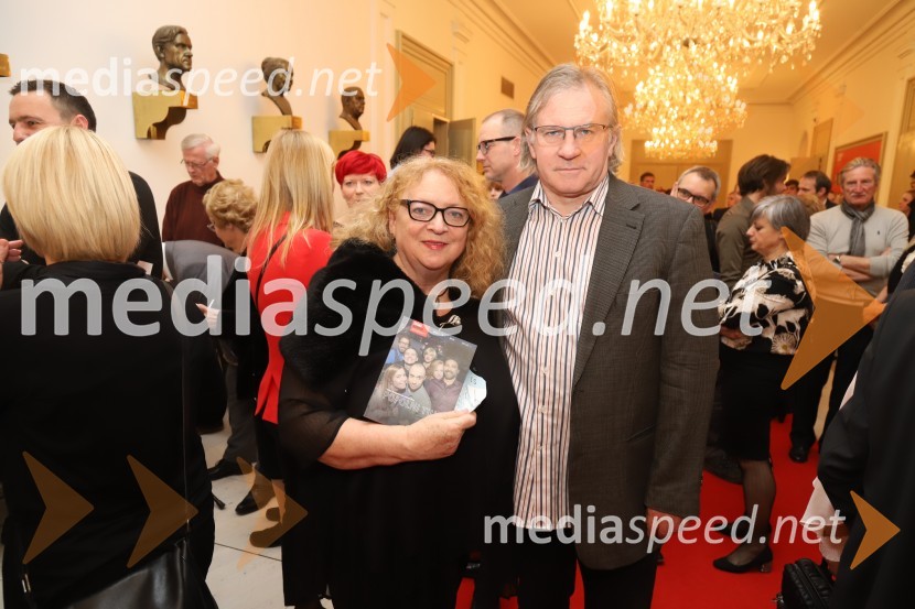  Alenka Cilenšek, igralka;  Bojan Sedmak, profesor slovenščine, pesnikPopolni tujci, premiera predstave