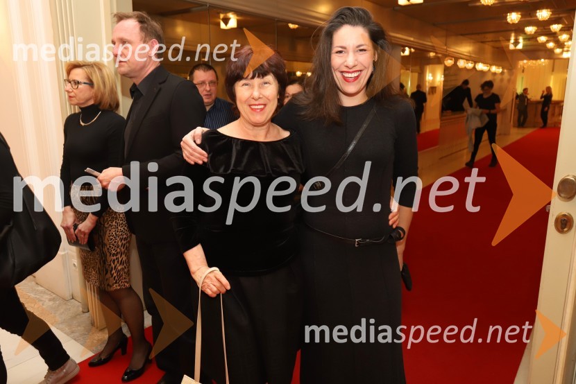  Irena Mihelič, igralka;  ... Popolni tujci, premiera predstave