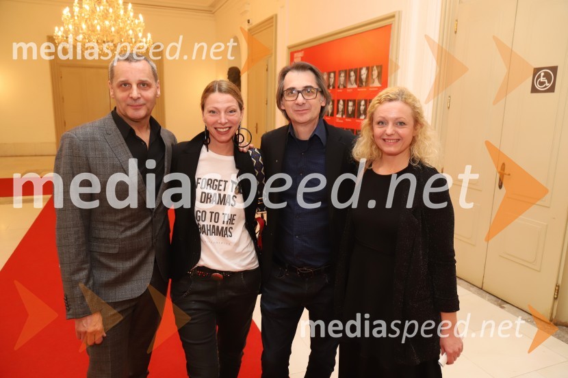  Danilo Rošker, direktor SNG Maribor;  Nataša Matjašec Rošker, igralka;  Aleksandar  Popovski, umetniški direktor Drame SNG Maribor; mag. Tina Kosi, direktorica SLG CeljePopolni tujci, premiera predstave