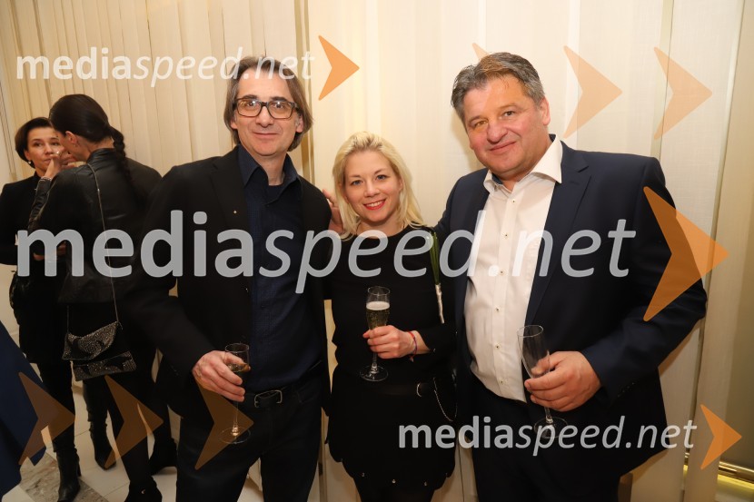  Aleksandar  Popovski, umetniški direktor Drame SNG Maribor;  Tamara Damjanović, režiserka;  ... Popolni tujci, premiera predstave