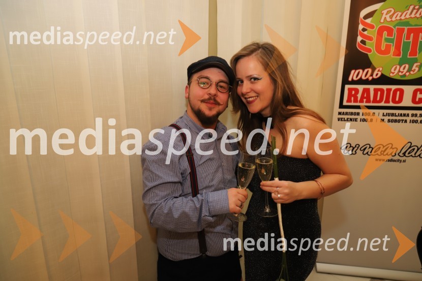 Popolni tujci, premiera predstave